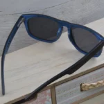 Des lunettes tendance homme en bois d’ébène. Adaptables, waterproof et fabriquées artisanalement.