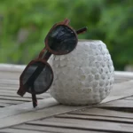 Accessoire éco-responsable : lunettes LA BROWN 241XP fabriquées en bois durable et conformes aux normes CE.