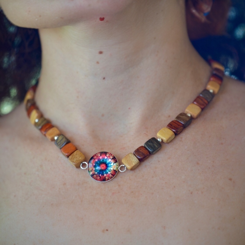 Collier bois et cabochon Ava