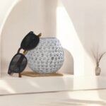 Zoom sur les finitions artisanales et la forme carrées des lunettes Falcon.