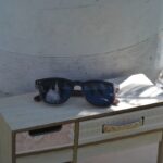 Lunettes Douglas Black en bois d’ébène naturel, style aviateur intemporel, protection UV400, idéales pour des visages ronds et ovales, monture de haute qualité avec une finition élégante.