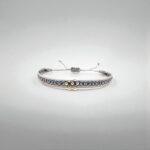 Bracelet colombien Lina fait main – tissage gris et bleu avec perles argentées au centre, style bohème éthique