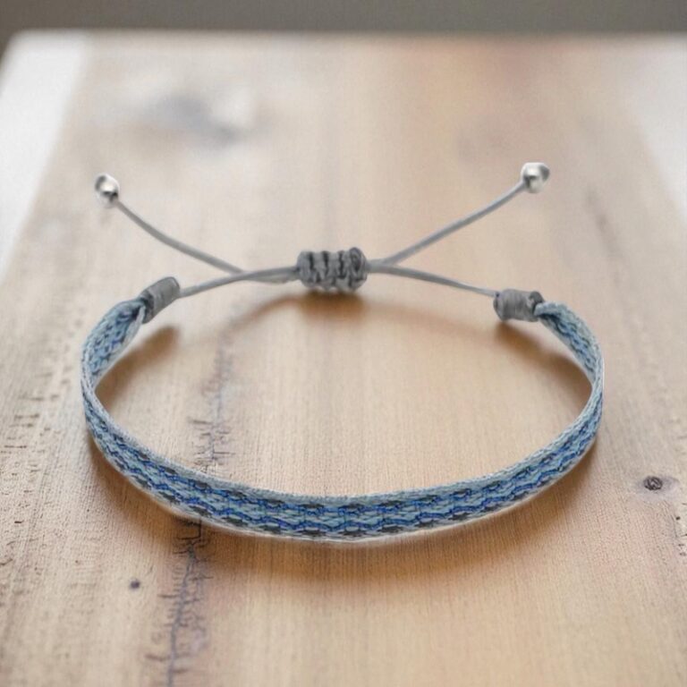 Bracelet colombien Vanessa gris et bleu tissé à la main en fils résistants – style bohème unisexe