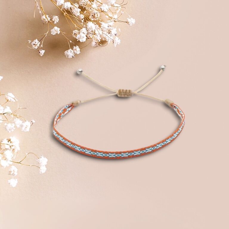 Bracelet colombien Paola – bijou fait main orange, beige et bleu en tissage artisanal bohème