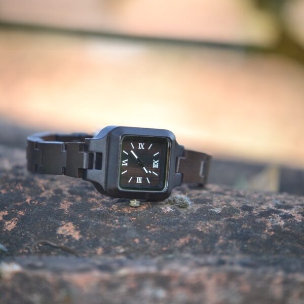 Montre bois carrée femme ébène Mélissa
