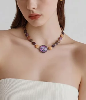 Alternative view of Collier bois multicolore et cabochon Stella
