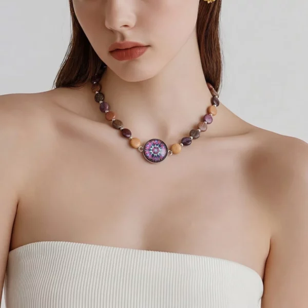 Collier bois multicolore et cabochon Stella