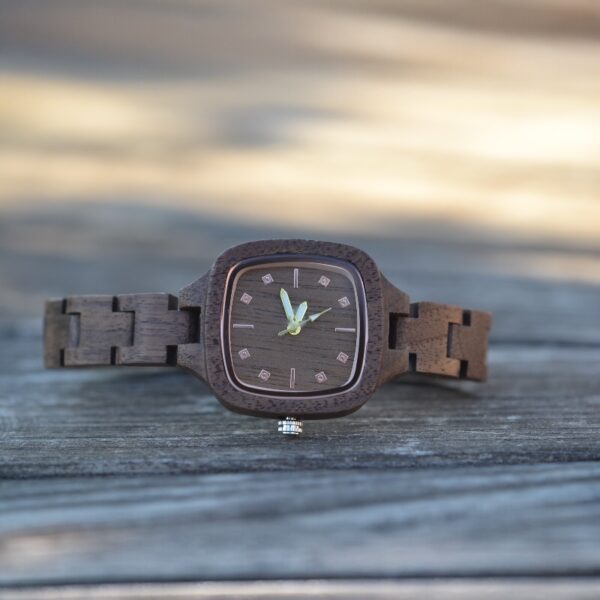 Montre bois carrée femme noyer Mélissa
