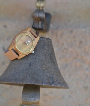 Montre femme ronde noyer cuir marron Aicha