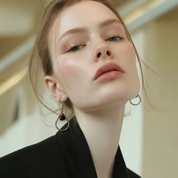 Boucles d'oreilles perle amarante et goutte doré Maelle