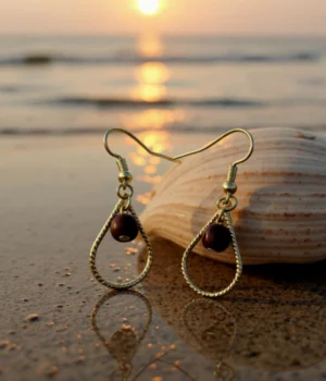 Alternative view of Boucles d'oreilles perle amarante et goutte doré Maelle