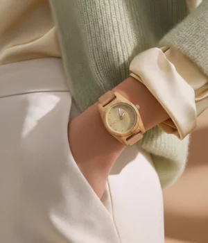 Alternative view of Montre femme ronde noyer cuir marron Aicha