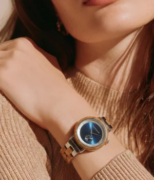 Alternative view of Montre bois noyer femme Artica océan