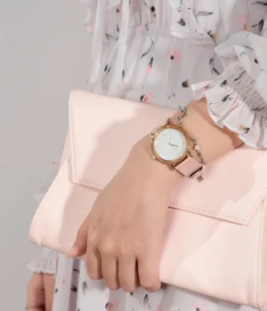 Alternative view of Montre femme noyer métal et cuir rose Cyntia