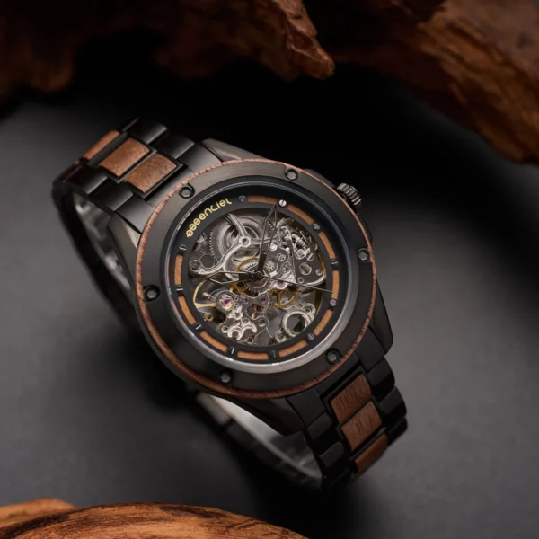Montre automatique homme Infinity posée sur un support , illustrant son élégance et son design intemporel.